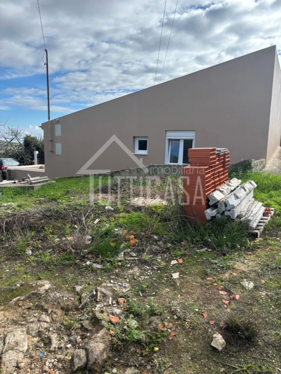 Moradia T2 para Venda em Venda do Pinheiro e Santo Estêvão das Galés Foto 29