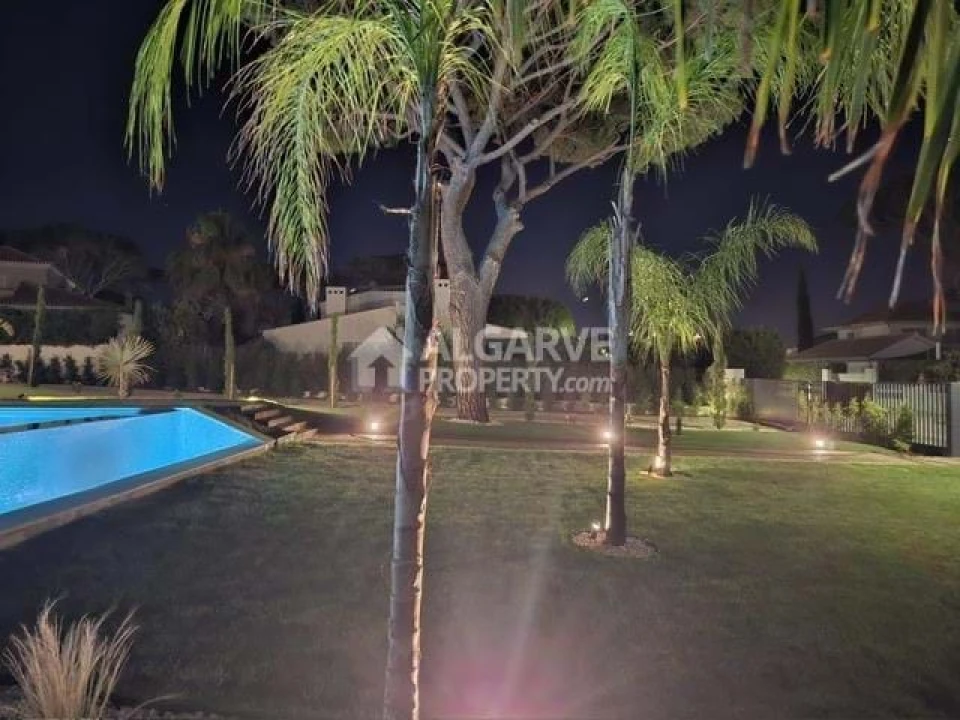 Moradia T4 para Venda em Quarteira Foto 39