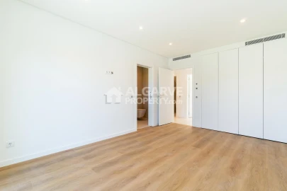 Moradia T4 para Venda em Quarteira
