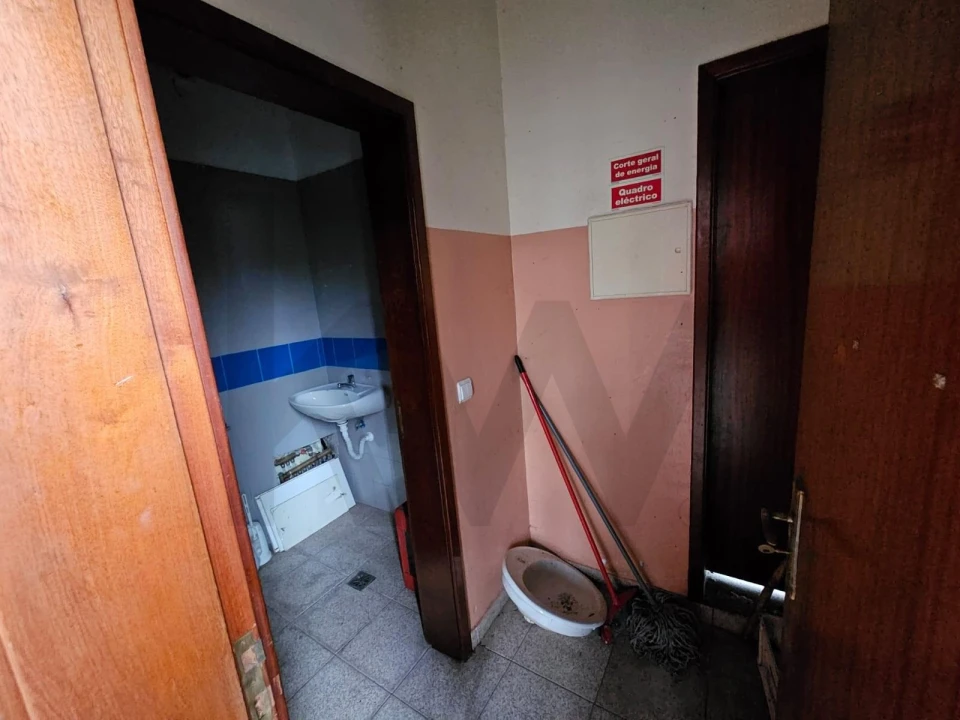 Loja para Arrendamento em Jardim da Serra Foto 9