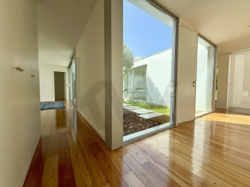 Moradia T5 para Venda em Lumiar