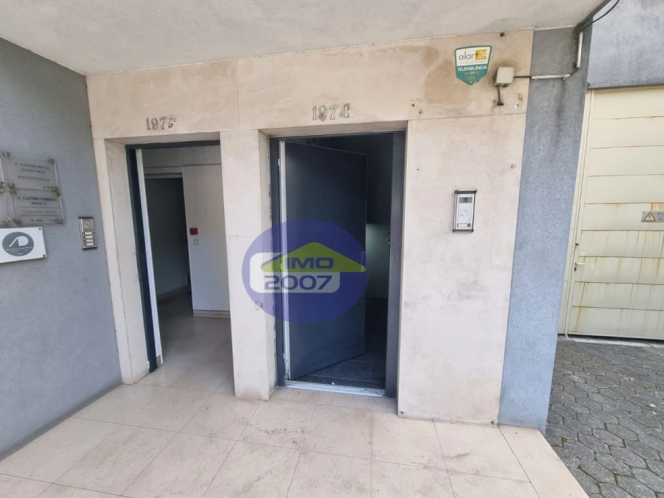 Loja para Arrendamento em Grijó e Sermonde Foto 12