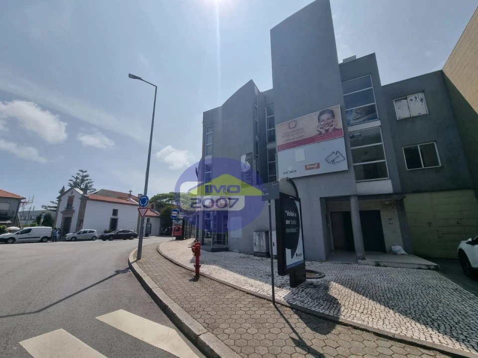 Loja para Arrendamento em Grijó e Sermonde Foto 15