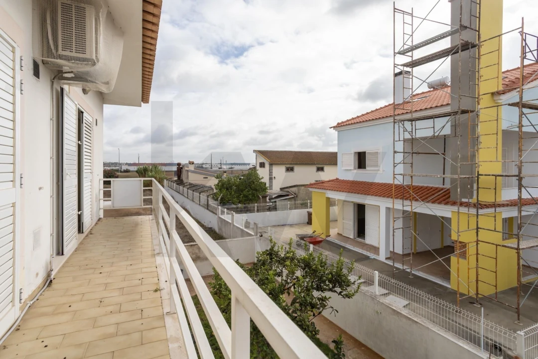 Moradia T4 para Venda em Alhos Vedros Foto 18