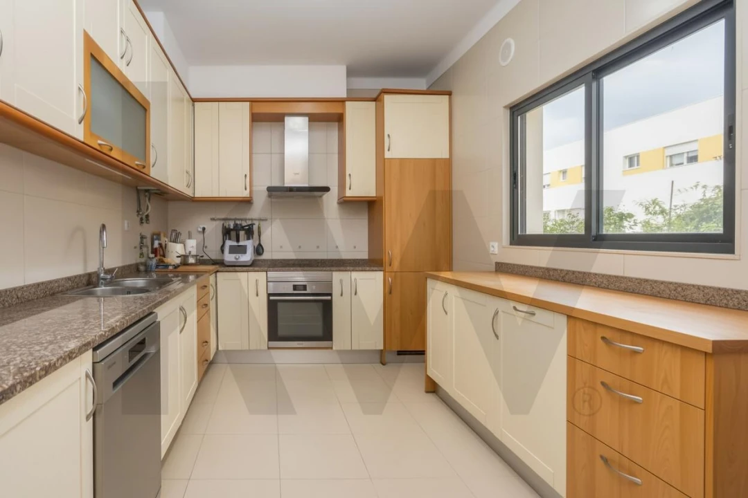 Moradia T4 para Venda em Alhos Vedros Foto 2