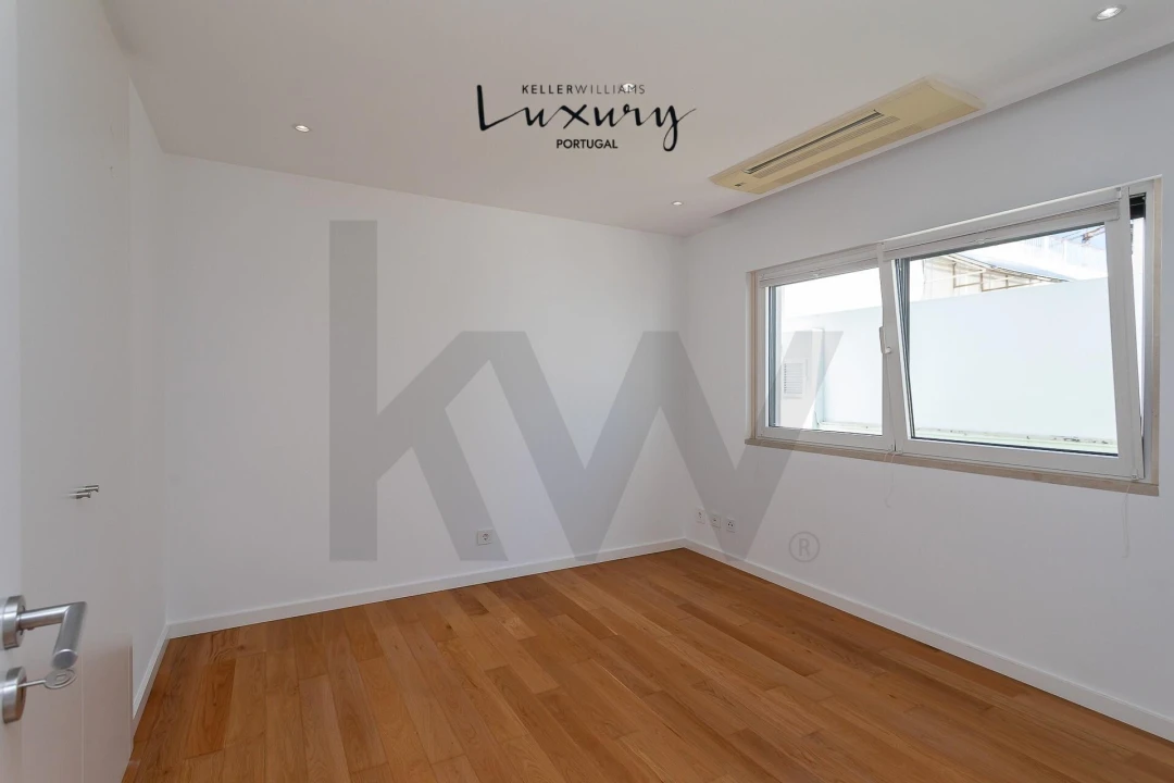 Moradia T5 para Venda em Algés, Linda-A-Velha e Cruz Quebrada-Dafundo Foto 4