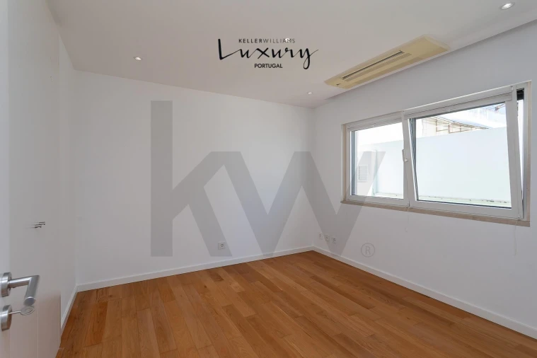 Moradia T5 para Venda em Algés, Linda-A-Velha e Cruz Quebrada-Dafundo Foto 4