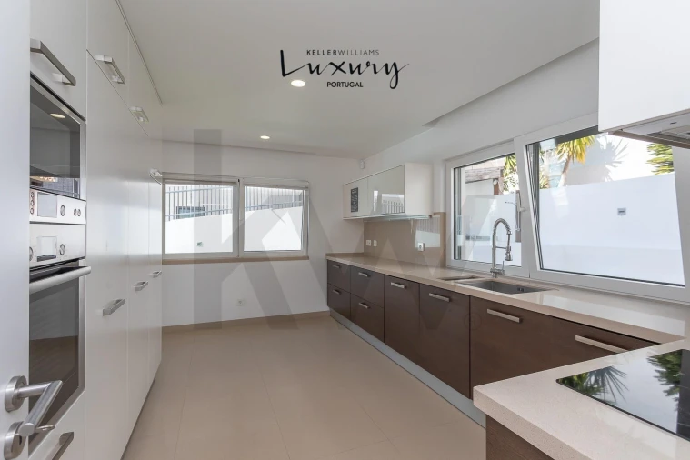 Moradia T5 para Venda em Algés, Linda-A-Velha e Cruz Quebrada-Dafundo Foto 9