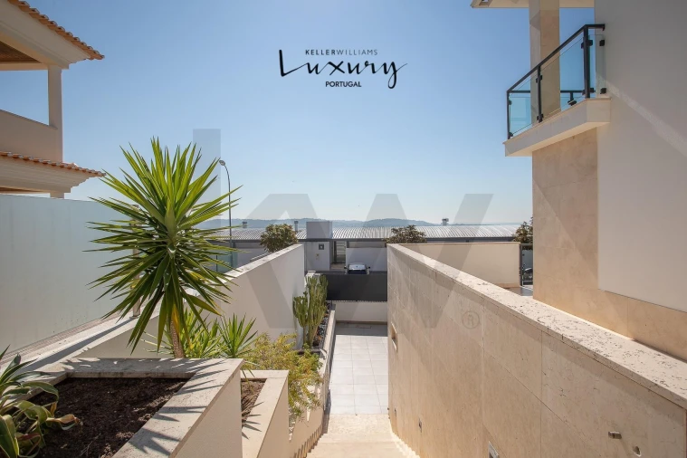 Moradia T5 para Venda em Algés, Linda-A-Velha e Cruz Quebrada-Dafundo Foto 35