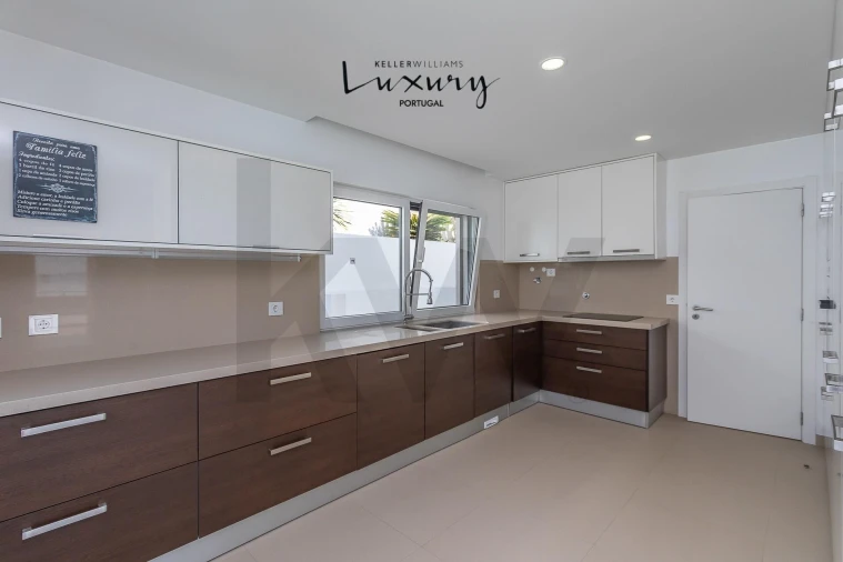 Moradia T5 para Venda em Algés, Linda-A-Velha e Cruz Quebrada-Dafundo Foto 11