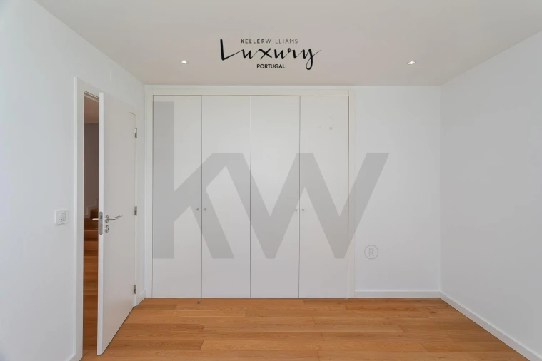 Moradia T5 para Venda em Algés, Linda-A-Velha e Cruz Quebrada-Dafundo Foto 5