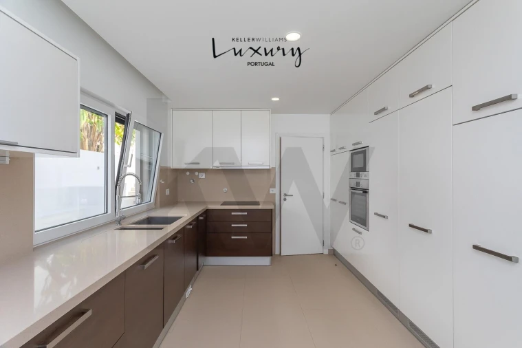 Moradia T5 para Venda em Algés, Linda-A-Velha e Cruz Quebrada-Dafundo Foto 10