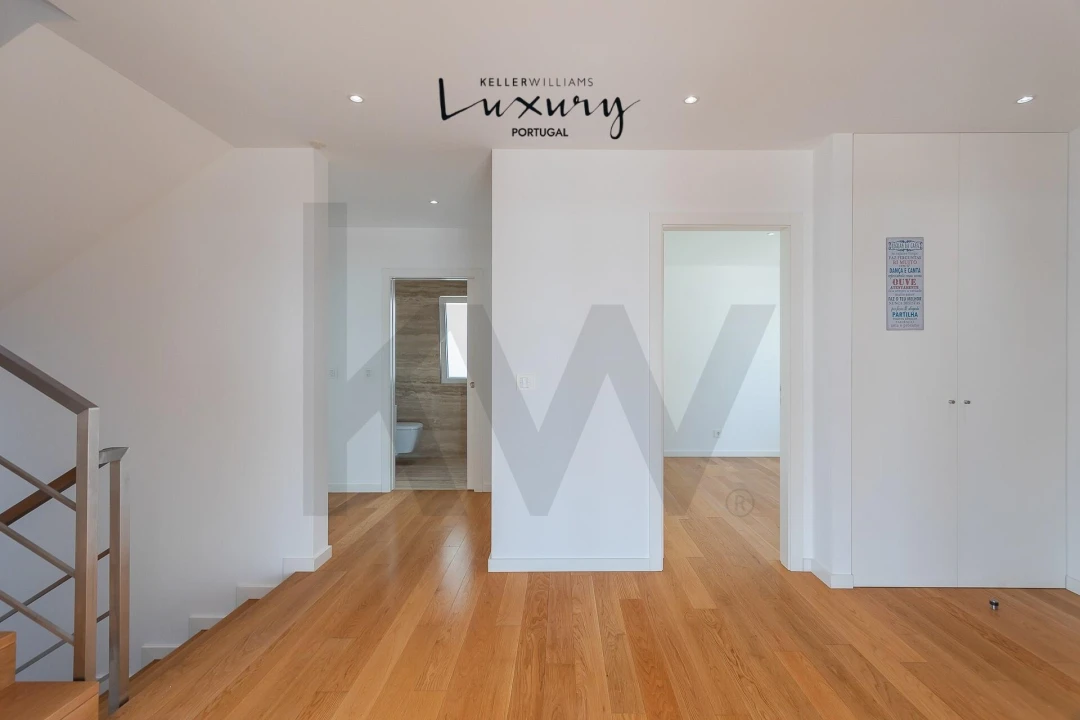 Moradia T5 para Venda em Algés, Linda-A-Velha e Cruz Quebrada-Dafundo Foto 3