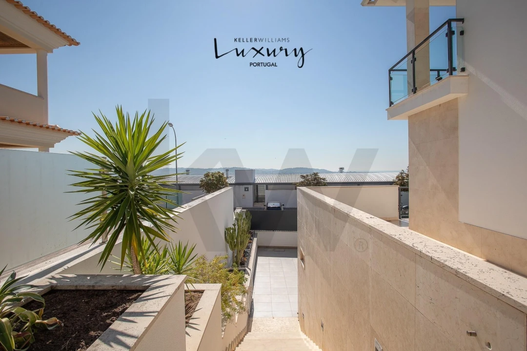 Moradia T5 para Venda em Algés, Linda-A-Velha e Cruz Quebrada-Dafundo Foto 35