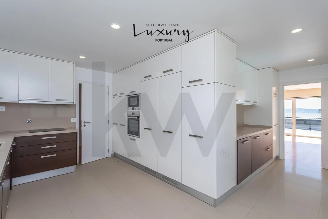 Moradia T5 para Venda em Algés, Linda-A-Velha e Cruz Quebrada-Dafundo Foto 13