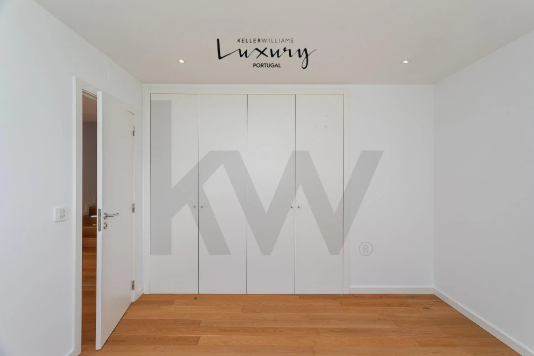 Moradia T5 para Venda em Algés, Linda-A-Velha e Cruz Quebrada-Dafundo Foto 5