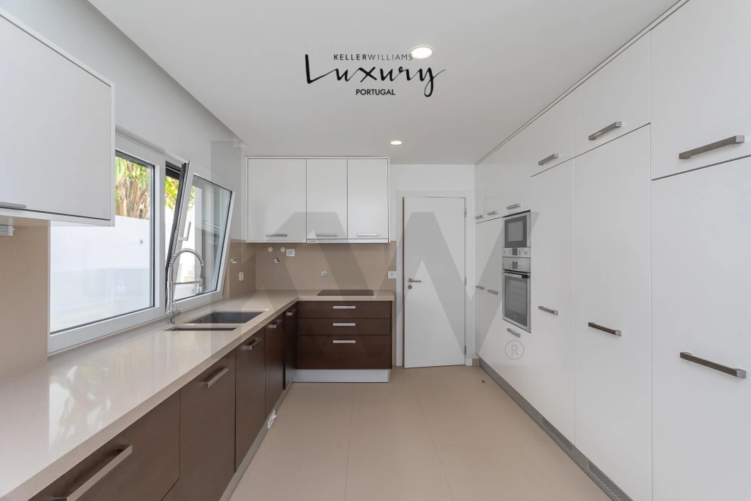 Moradia T5 para Venda em Algés, Linda-A-Velha e Cruz Quebrada-Dafundo Foto 10