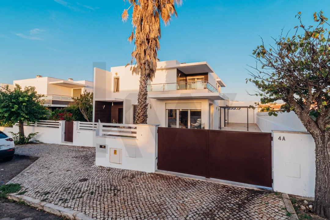 Moradia T4 para Venda em Almargem do Bispo, Pêro Pinheiro e Montelavar Foto 7