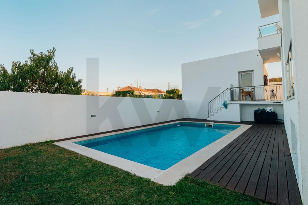 Moradia T4 para Venda em Almargem do Bispo, Pêro Pinheiro e Montelavar Foto 8