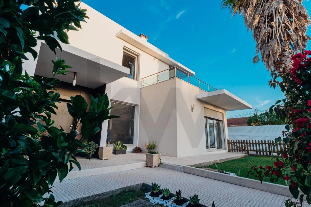 Moradia T4 para Venda em Almargem do Bispo, Pêro Pinheiro e Montelavar Foto 6