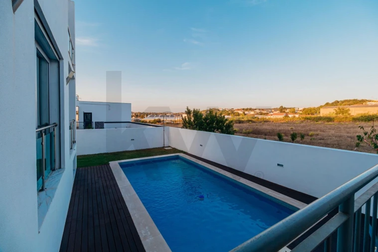 Moradia T4 para Venda em Almargem do Bispo, Pêro Pinheiro e Montelavar Foto 9