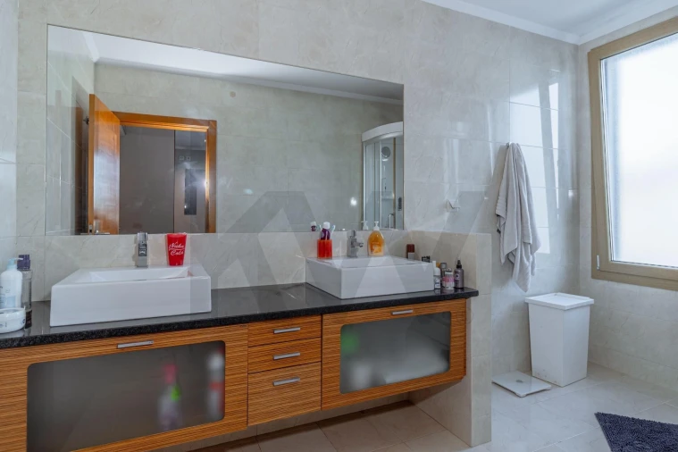 Moradia T4 para Venda em Almargem do Bispo, Pêro Pinheiro e Montelavar Foto 21