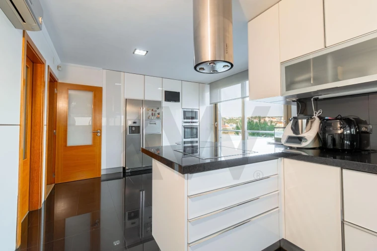 Moradia T4 para Venda em Almargem do Bispo, Pêro Pinheiro e Montelavar Foto 36