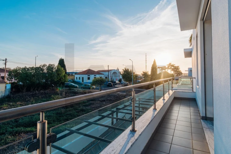 Moradia T4 para Venda em Almargem do Bispo, Pêro Pinheiro e Montelavar Foto 13