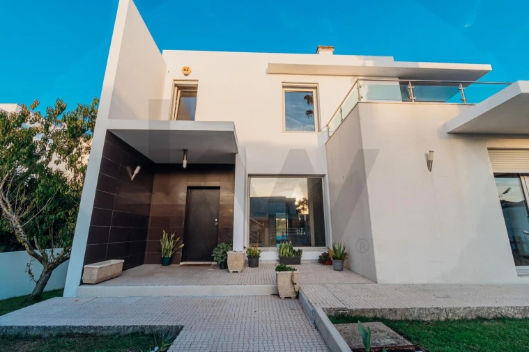 Moradia T4 para Venda em Almargem do Bispo, Pêro Pinheiro e Montelavar Foto 3