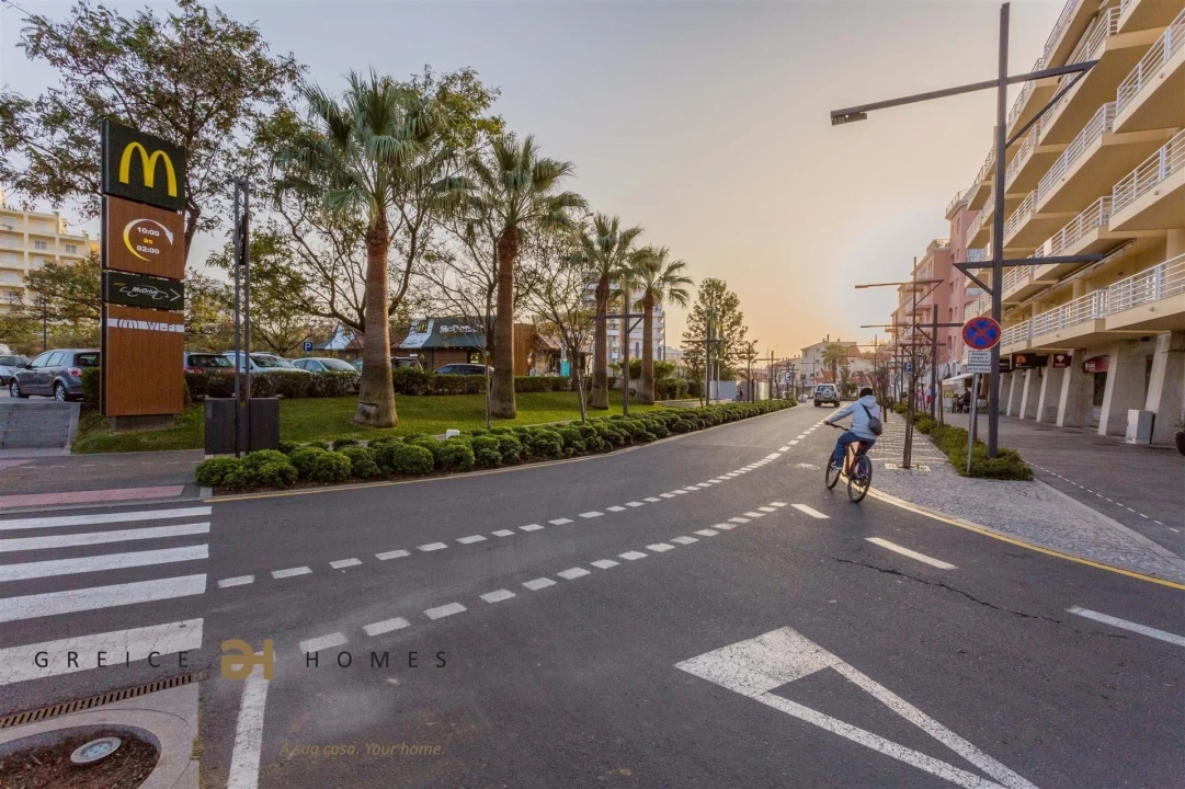 Apartamento T1 para Venda em Quarteira Foto 8