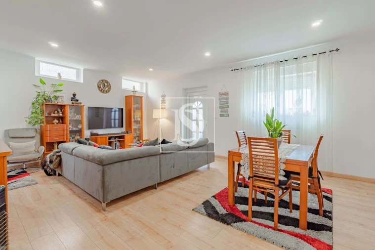 Moradia T4 para Venda em Custoias Foto 2