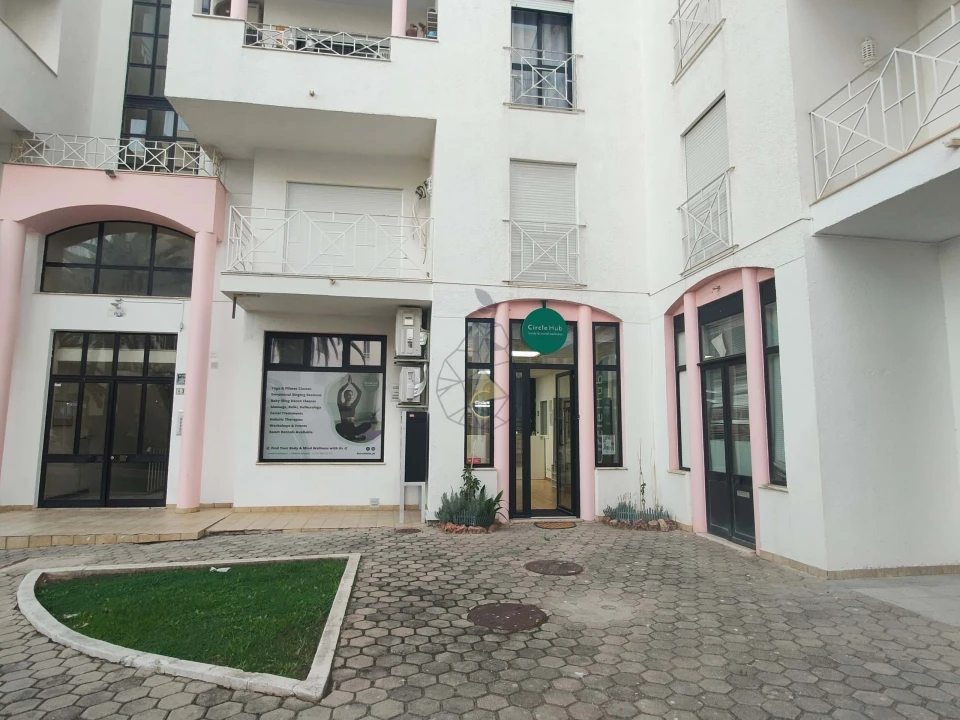 Negócio para Arrendamento em Armação de Pera Foto 1