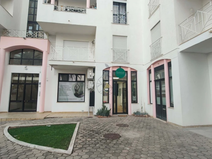 Negócio para Arrendamento em Armação de Pera Foto 1