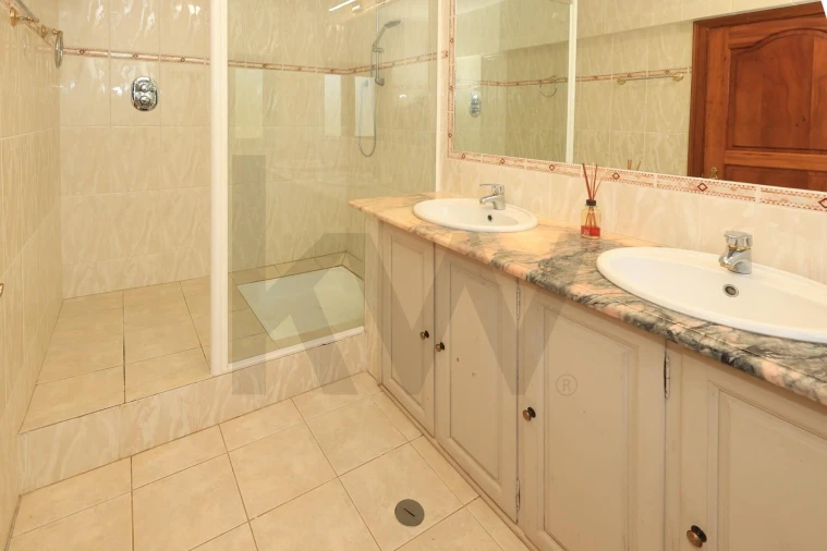 Moradia T5 para Venda em São Silvestre Foto 31