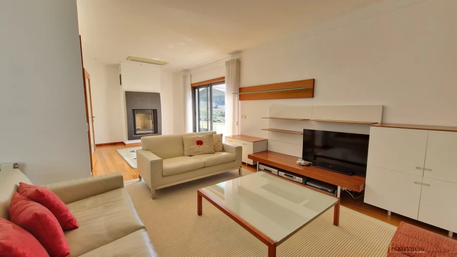 Moradia T5 para Venda em Bougado (São Martinho e Santiago) Foto 8