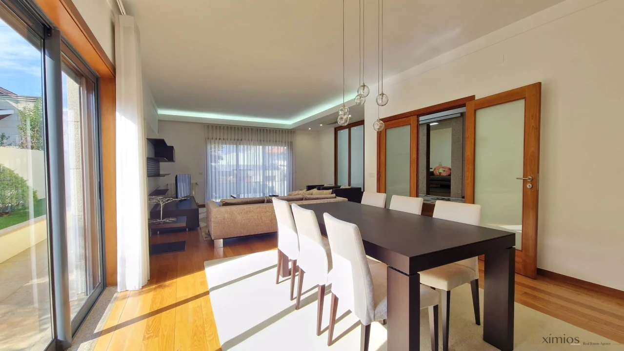 Moradia T5 para Venda em Bougado (São Martinho e Santiago) Foto 4