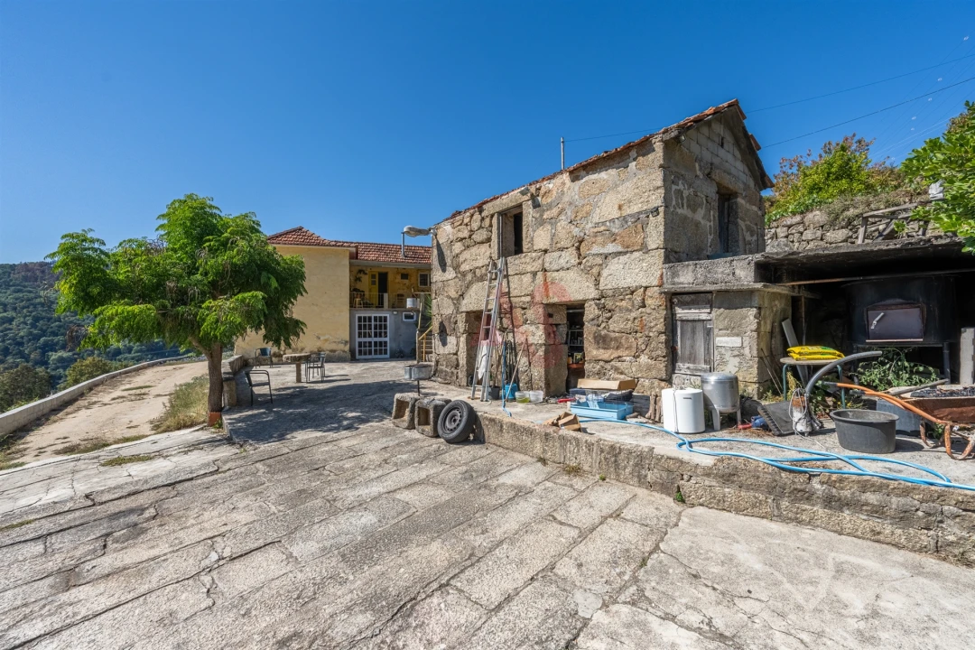 Quinta T3 para Venda em Souselo Foto 4