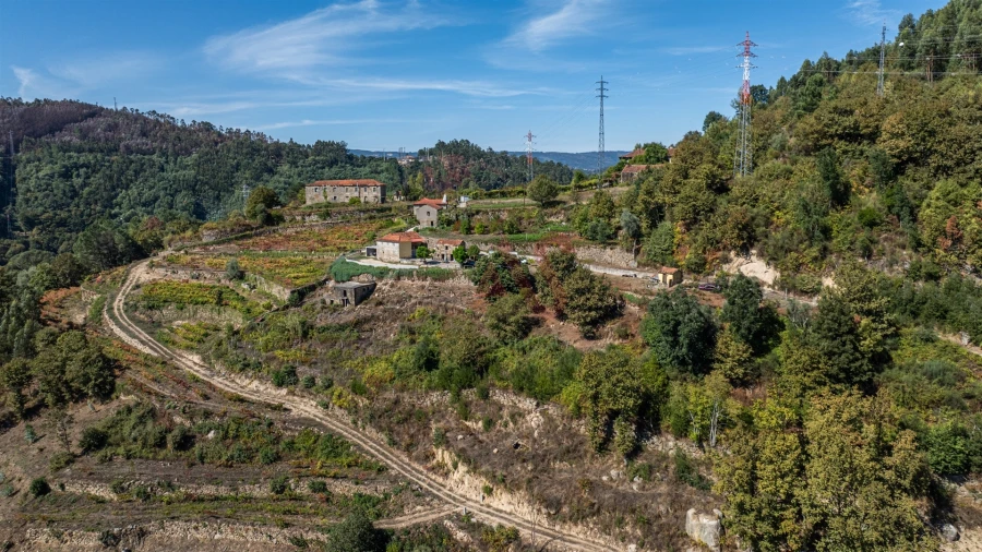 Quinta T3 para Venda em Souselo Foto 15