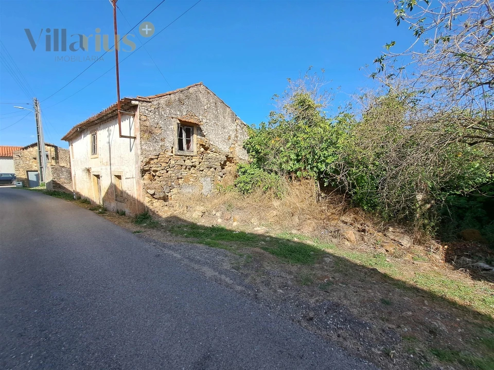 Moradia T4 para Venda em Casais e Alviobeira Foto 1