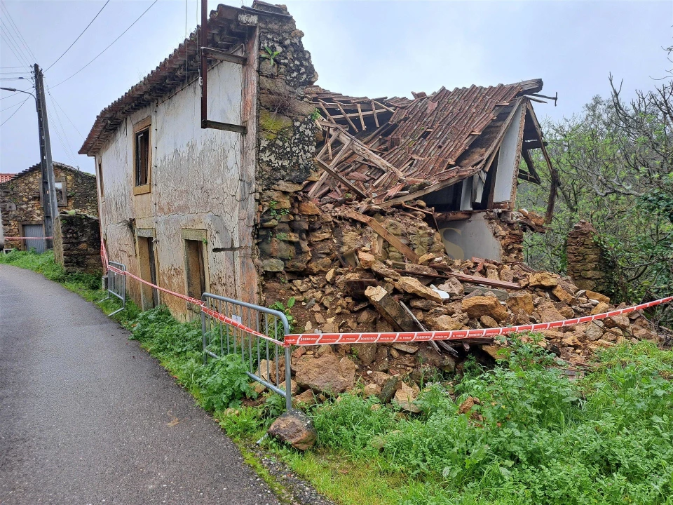 Moradia T4 para Venda em Casais e Alviobeira Foto 4