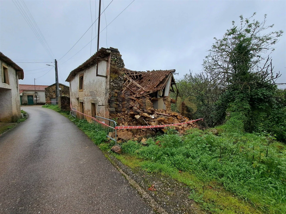 Moradia T4 para Venda em Casais e Alviobeira Foto 1