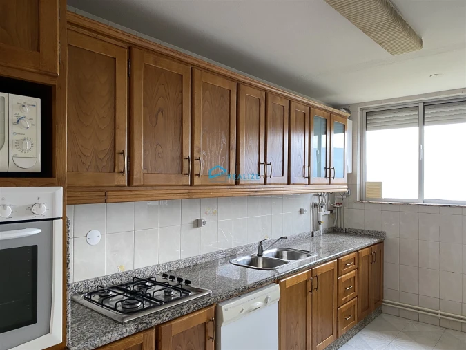 Apartamento T3 para Arrendamento em Nossa Senhora da Conceição, São Pedro e São Dinis Foto 21