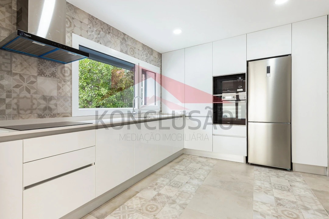 Moradia T4 para Venda em Santa Iria de Azoia, São João da Talha e Bobadela Foto 2