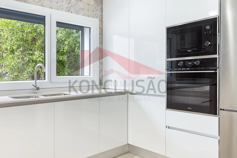 Moradia T4 para Venda em Santa Iria de Azoia, São João da Talha e Bobadela Foto 4