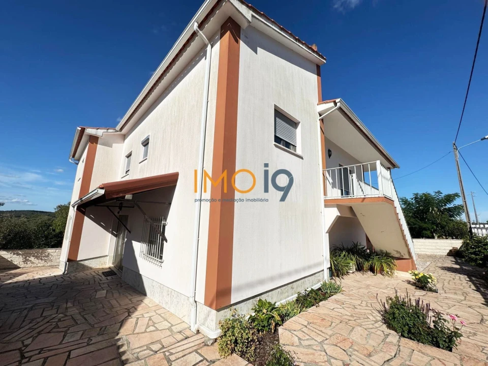 Moradia T5 para Venda em Fatima Foto 2