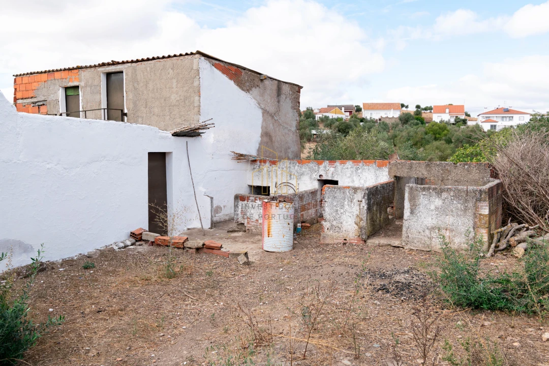 Moradia T3 para Venda em Santiago Maior Foto 9