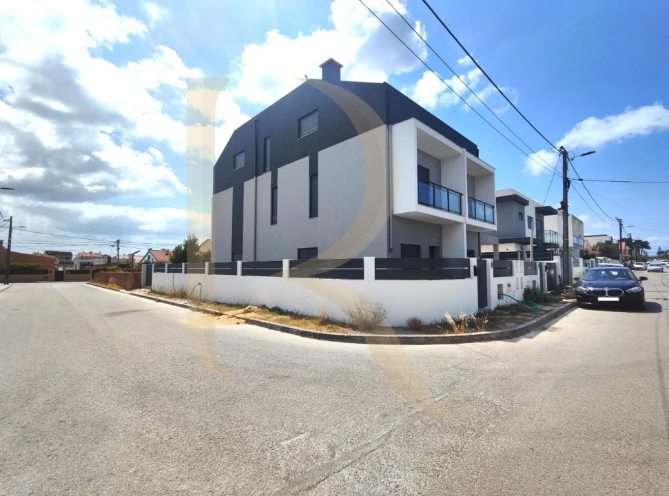 Moradia T4 para Venda em Fernao Ferro Foto 3