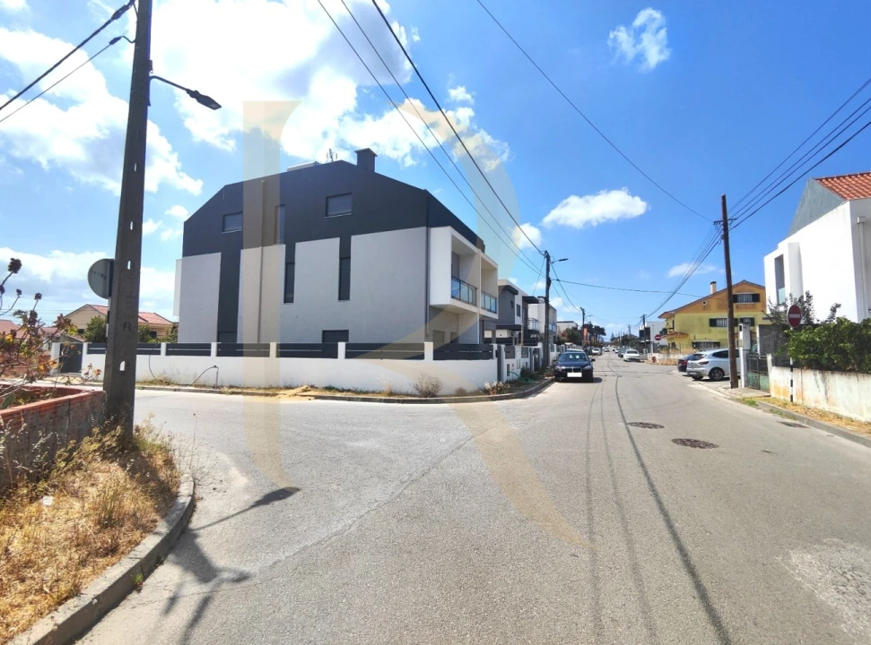 Moradia T4 para Venda em Fernao Ferro Foto 4