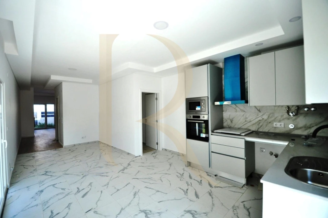 Moradia T4 para Venda em Fernao Ferro Foto 12