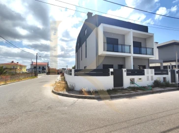 Moradia T4 para Venda em Fernao Ferro